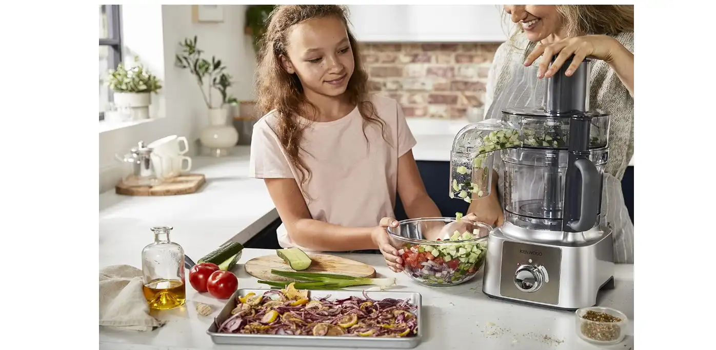 Kenwood Multipro Express Food Processor, 3.0 Litre Bowl With Express Serve, 1.2 Litre Blender, Dough Hook, Whisk, 3 Slicing and Grating Discs, Multi Mill, 1000 Watts, Silver - FDP65.880SI - E